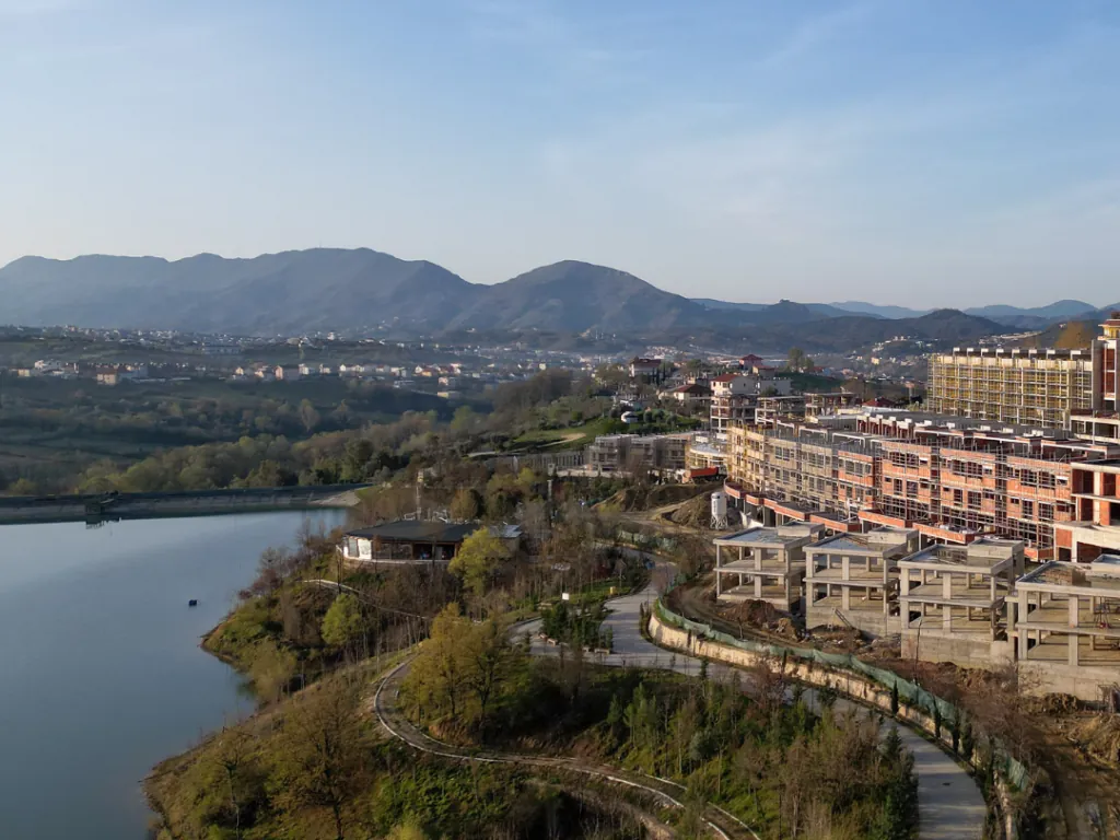 Swan Lake Residence – Agikons & Stefano Boeri Bring Elite Living to Tirana